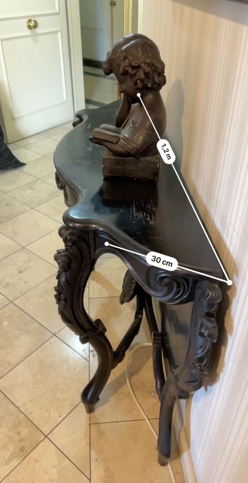 Arrimo de madera tallada